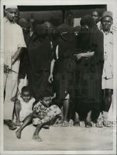 1956 Press Photo Muslim Women and children Await Princess Margaret in Kenya
